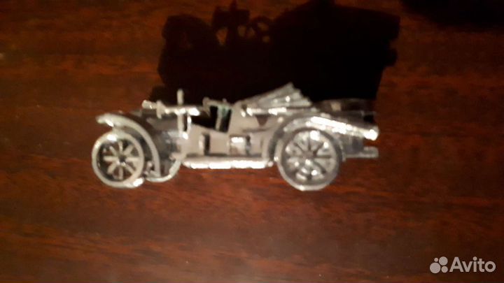 Модель автомобиля - кабриолета (фордv8)