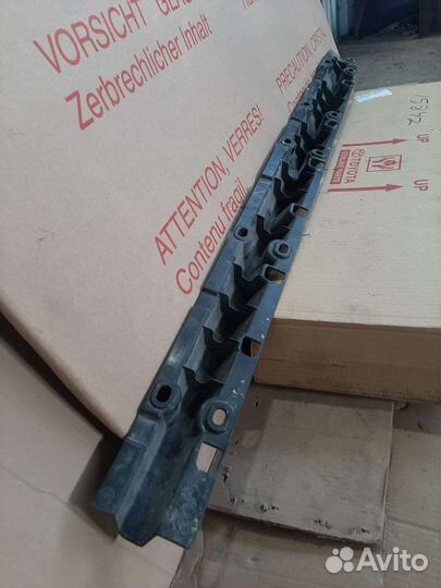 Кронштейн накладки порога правый BMW X6 e71