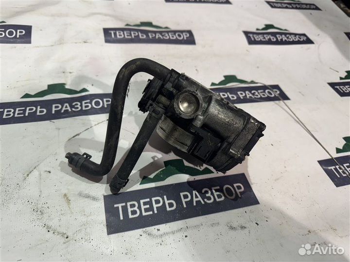 Дроссельная заслонка Volkswagen Golf 4 1