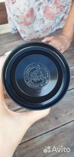 Фирменные коробки и бутылки