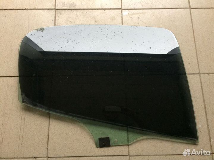 Стекло заднее правое Peugeot 206