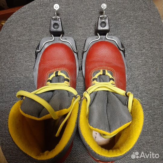 Лыжные ботинки с креплением