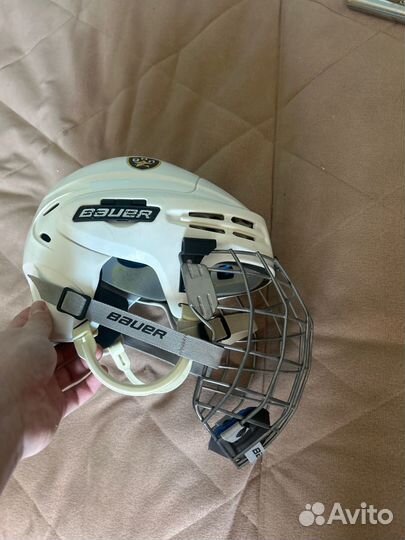 Хоккейный шлем