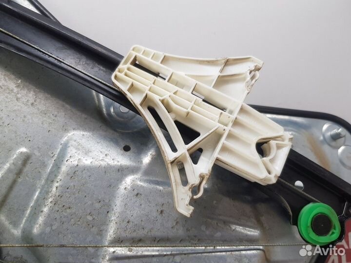 Стеклоподъемник механический задний правый