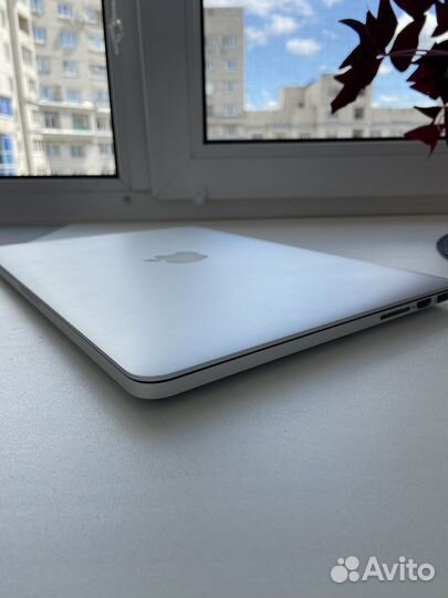 Macbook pro 13 retina 2015 8/256
