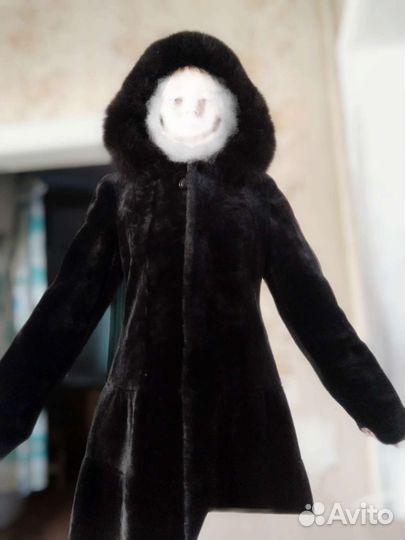 Шуба мутоновая с капюшоном, р. 44