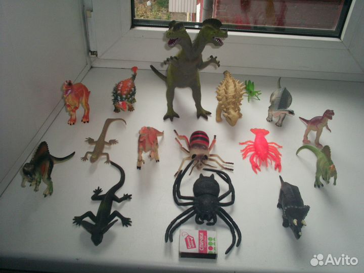 Игрушки. Наборы животных и солдатиков