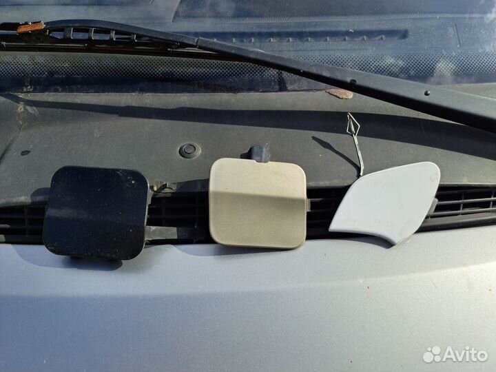 Заглушка буксировочного отверстия