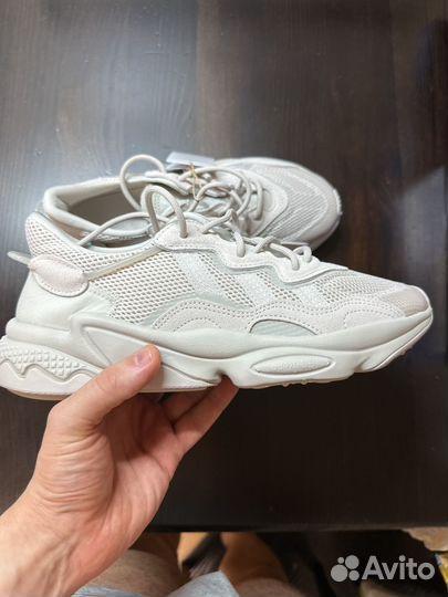 Кроссовки adidas ozweego