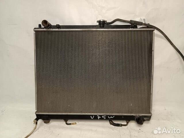 Радиатор охлаждения двигателя Mitsubishi Pajero 3