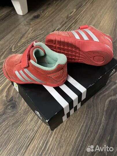 Кроссовки adidas