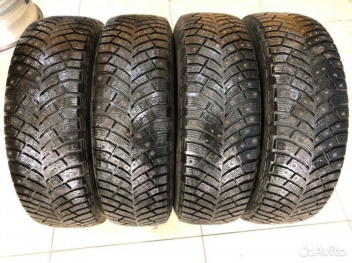 Michelin X-Ice North 4 215/65 R17