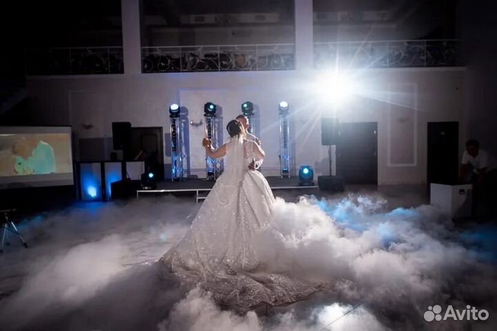 Тяжелый дым, конфетти, снег, холодные фонтаны