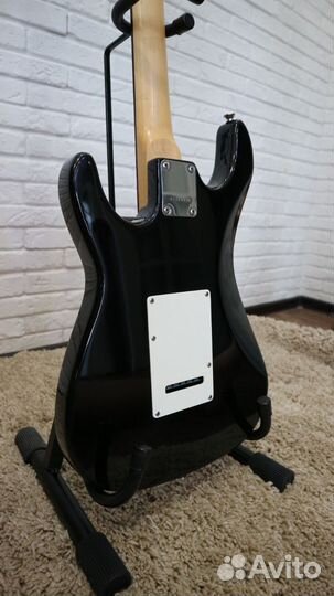 Электрогитара Peavey комбоусилитель Behringer