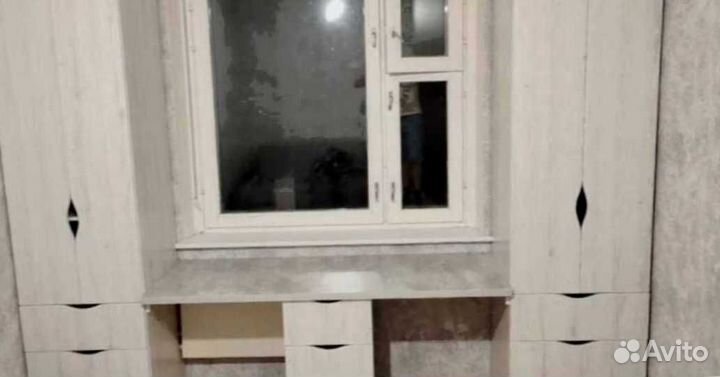 Рабочая зона в углу у окна