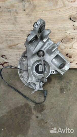 Кулак задний левый Land Rover Evoque 2