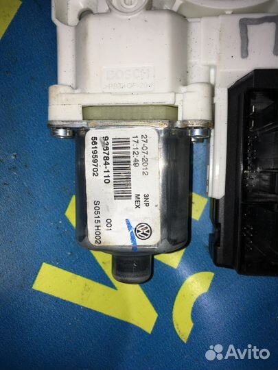 Правый моторчик стеклоподъемника Volkswagen Jetta