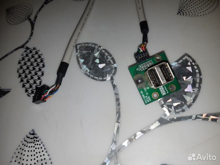 2 USB входа и вход для микрофона на пк