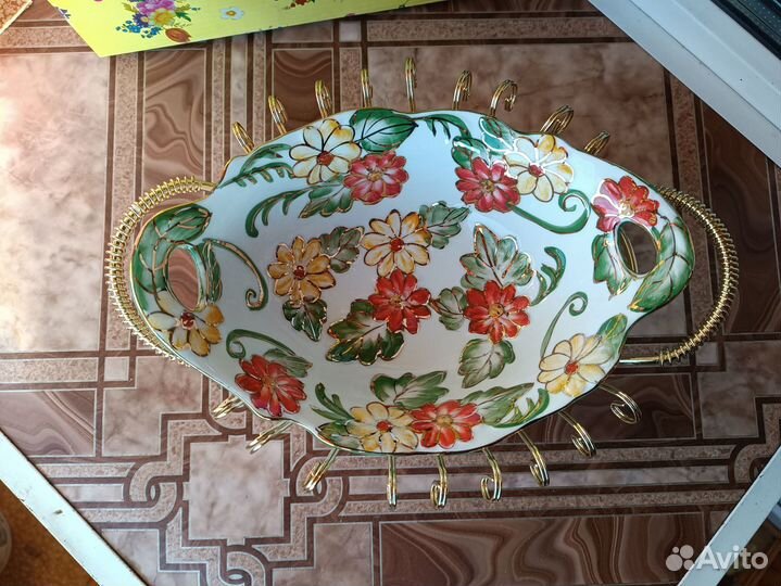 Блюдо (салатник) на подставке