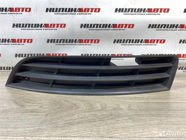 Решетка противотуманной фары левая Volkswagen