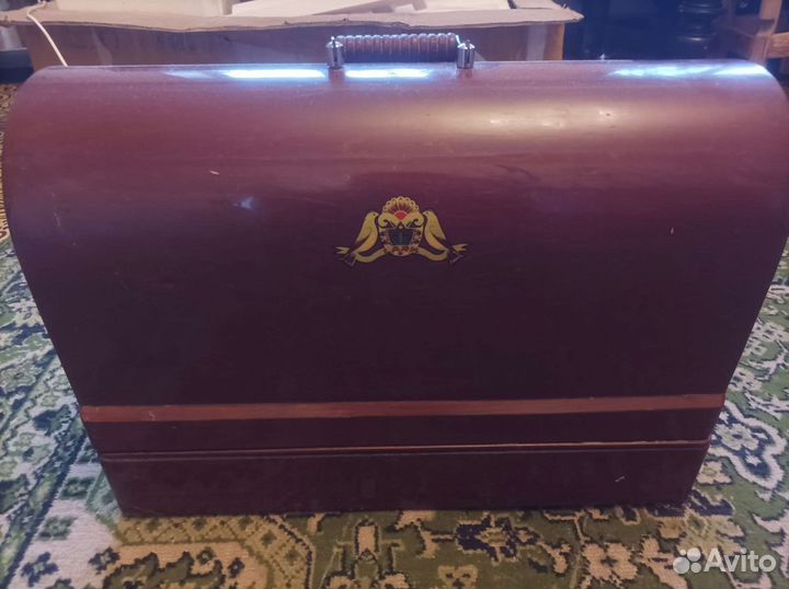 Швейная машина lark