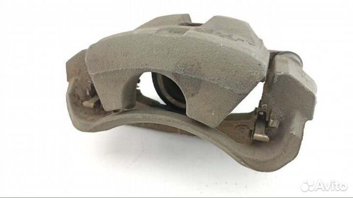 Суппорт передний левый Toyota Noah ZRR75 2010