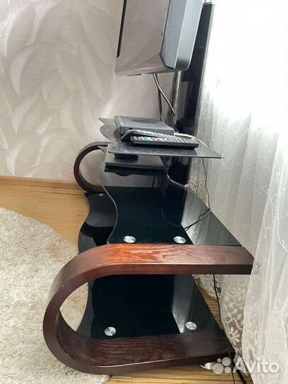 Столик под телевизор