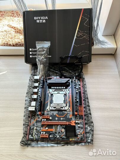 Материнская плата с процессором и памятью