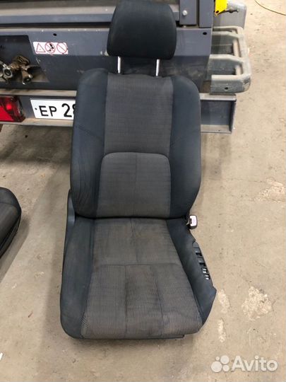 Сиденье переднее правое Nissan Skyline V35 VQ25DD