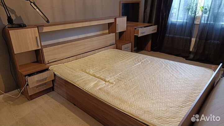 Спальный гарнитур кровать шкаф трюмо