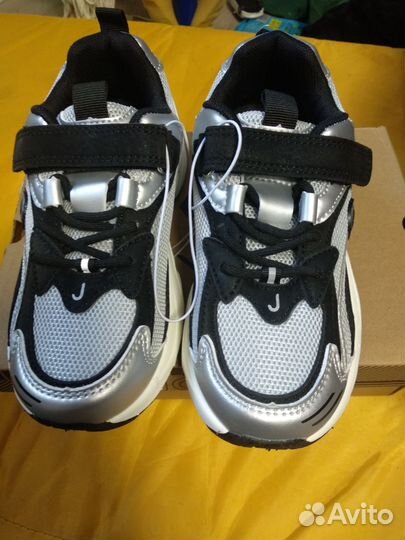 Кроссовки новые 31