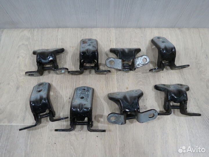 Петля двери Hyundai Solaris