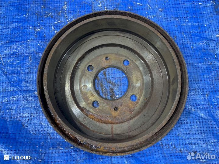 Тормозной барабан на mitsubishi lancer cedia CS2A