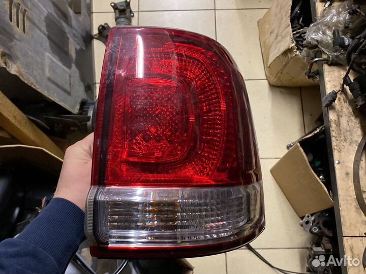 Фонарь задний Тойота Ленд крузер 200