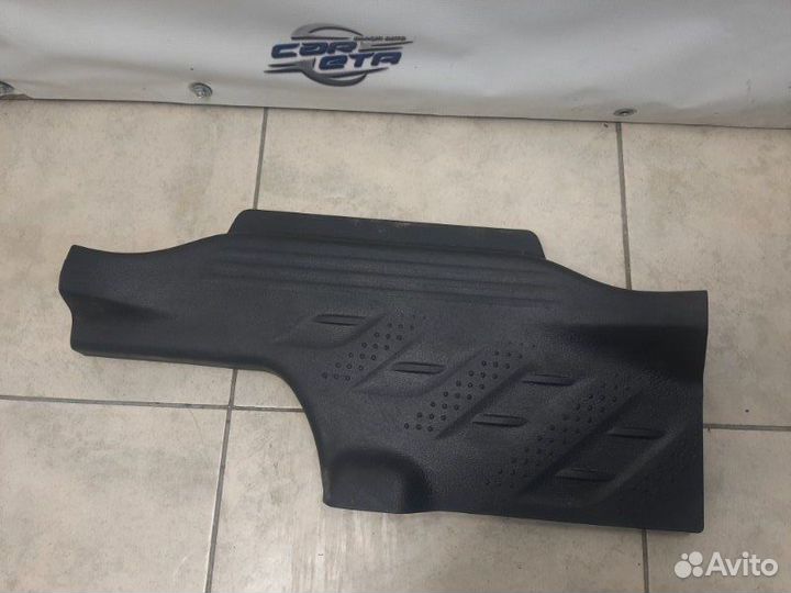 Накладка на порог салона задняя правая Toyota