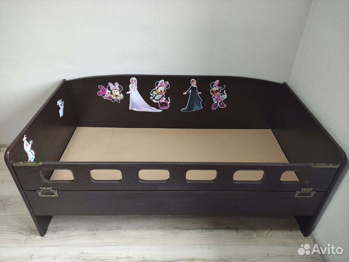 Кровать детская с матрасом