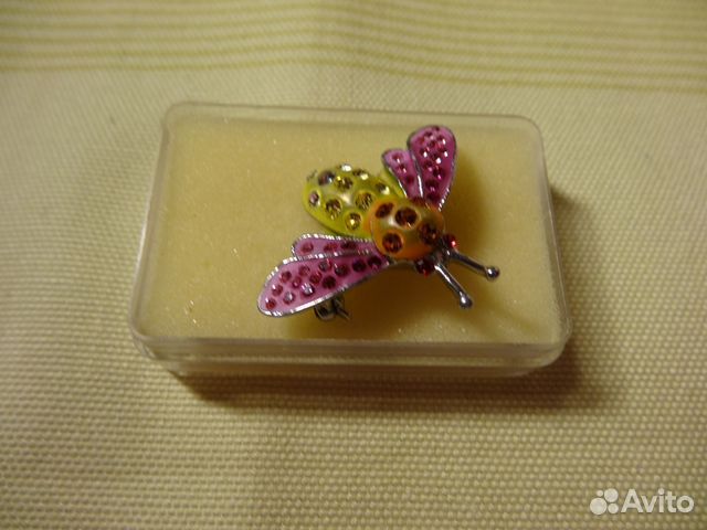 Брошь красивая 