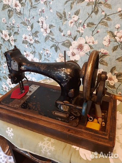 Швейная машина Singer