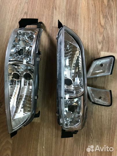 Фары Toyota Mark 2 90,100