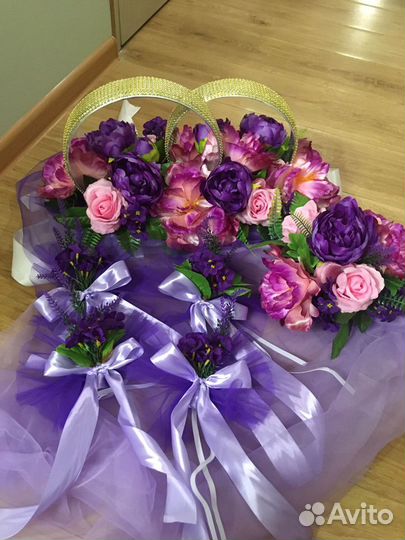 Свадебные украшения на машину в сиреневом цвете