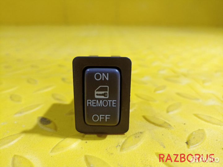 Кнопка центрального замка Toyota Windom V10 91-96