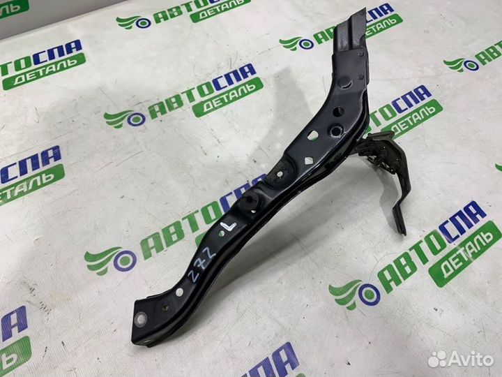 Кронштейн фары передний левый Toyota Avensis