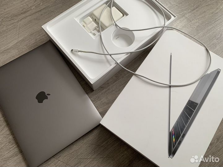 Apple MacBook pro touch bar 256 2019