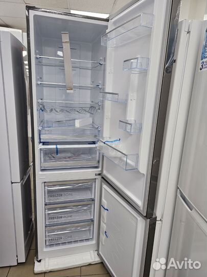 Двухкамерный холодильник Thomson. Новый