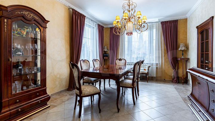 Дом 650 м² на участке 20 сот.