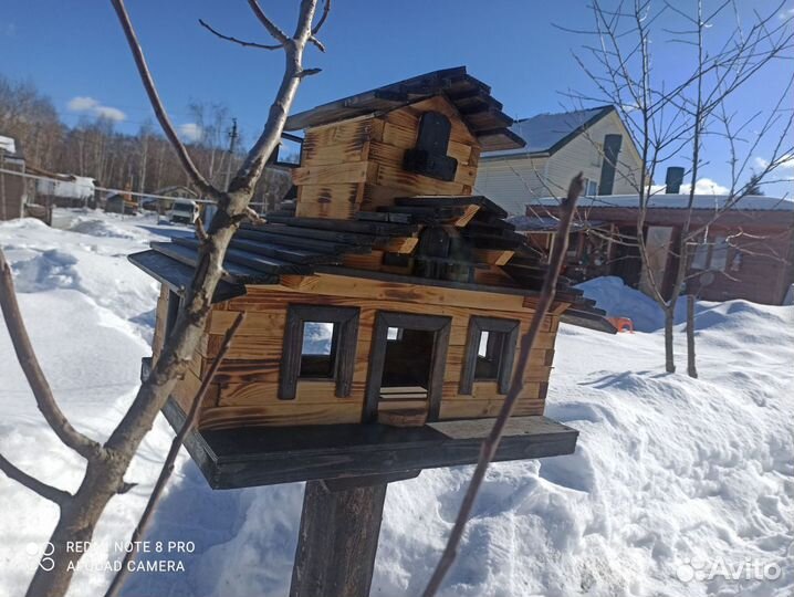 Кормушка для птиц и белок с бельчатником