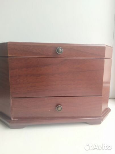 Шкатулка для украшений и подставка для украшений