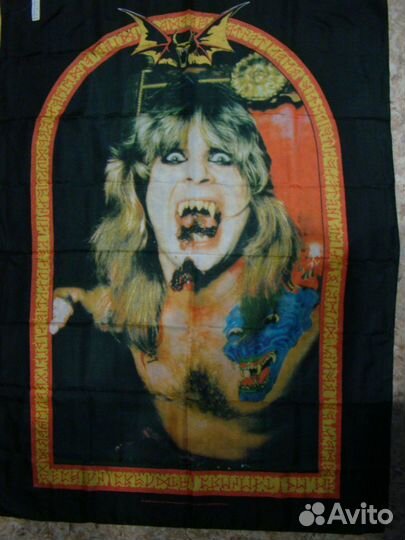 Флаги: Ozzy.Queen.Black Sabbath. Ac/Dc Kiss Korn