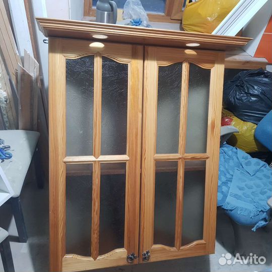 Угловой навесной кухонный шкаф