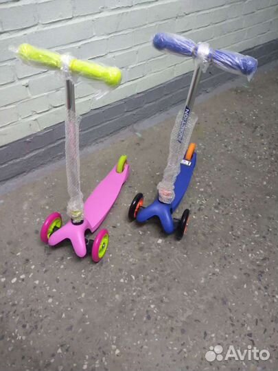 Самокат трехколесный детский новый